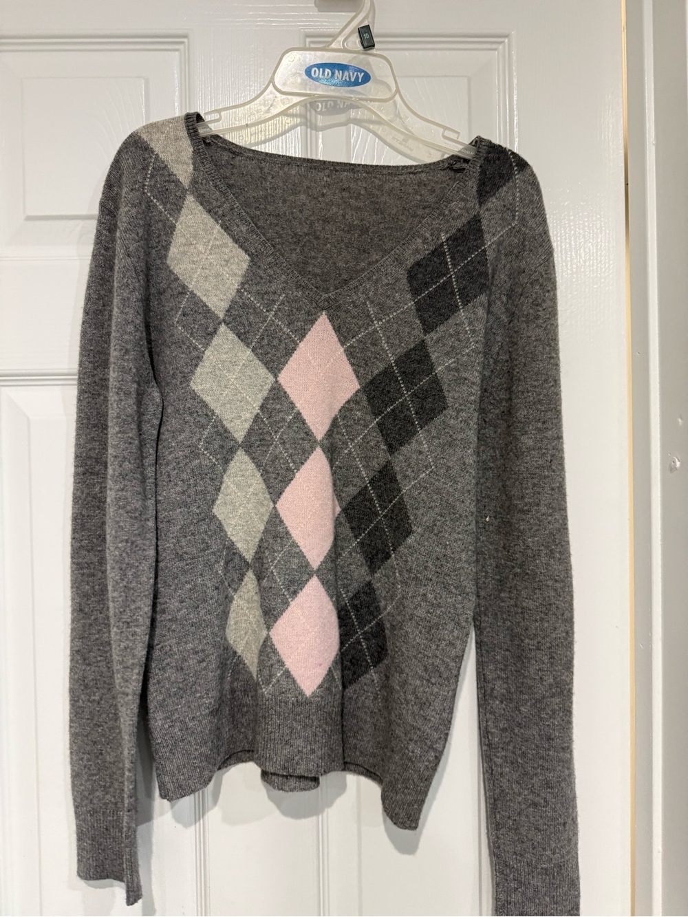 Women's Gray Argyle V-Neck 100% Cashmere Sweater with Pink Accent size Small